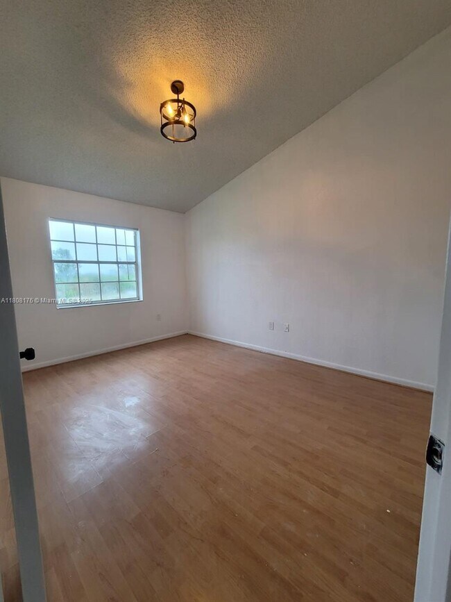 Building Photo - 2881 N Oakland Forest Dr