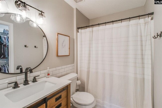 Building Photo - Charming Chapin Ranch in a Cul-de-Sac!