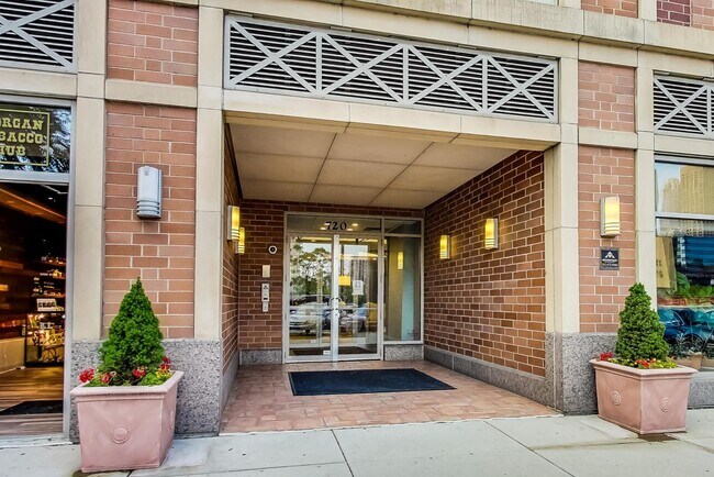 Building Photo - 720 W Randolph St