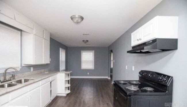 Building Photo - 7606 W 40th St