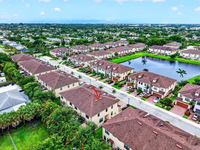 Building Photo - 2833 Troubadour St