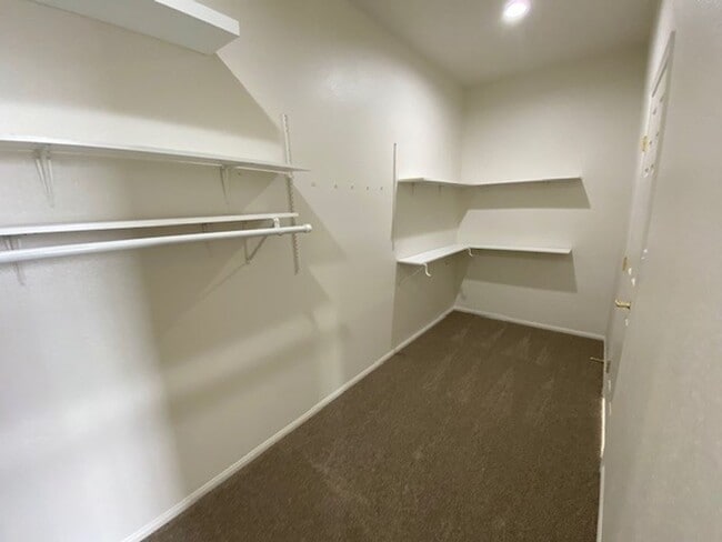 Building Photo - 10509 Foggy Glen Ave