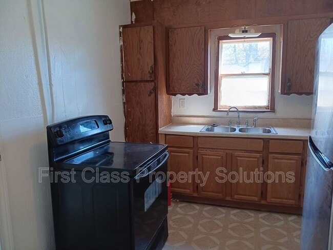 Building Photo - 1701 NE 34th St