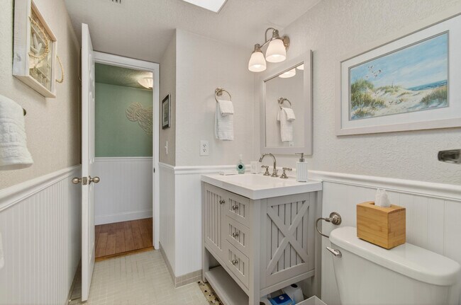 Building Photo - 5250 Las Verdes Cir
