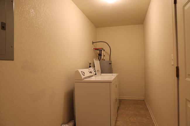 Building Photo - 20901 Hartsburg Ln