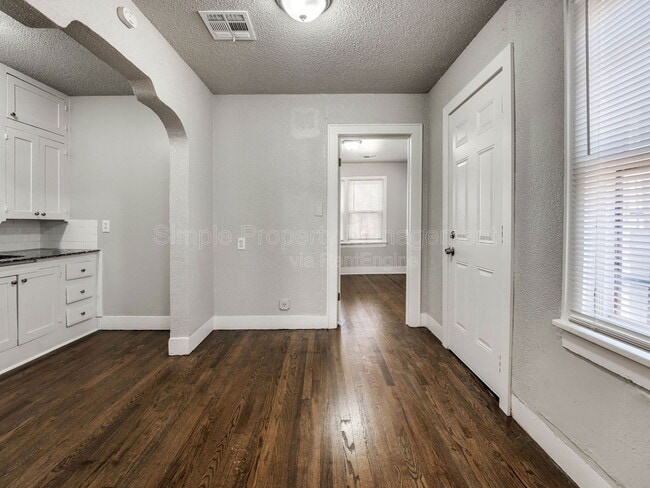 Building Photo - 1515 NE 13th St