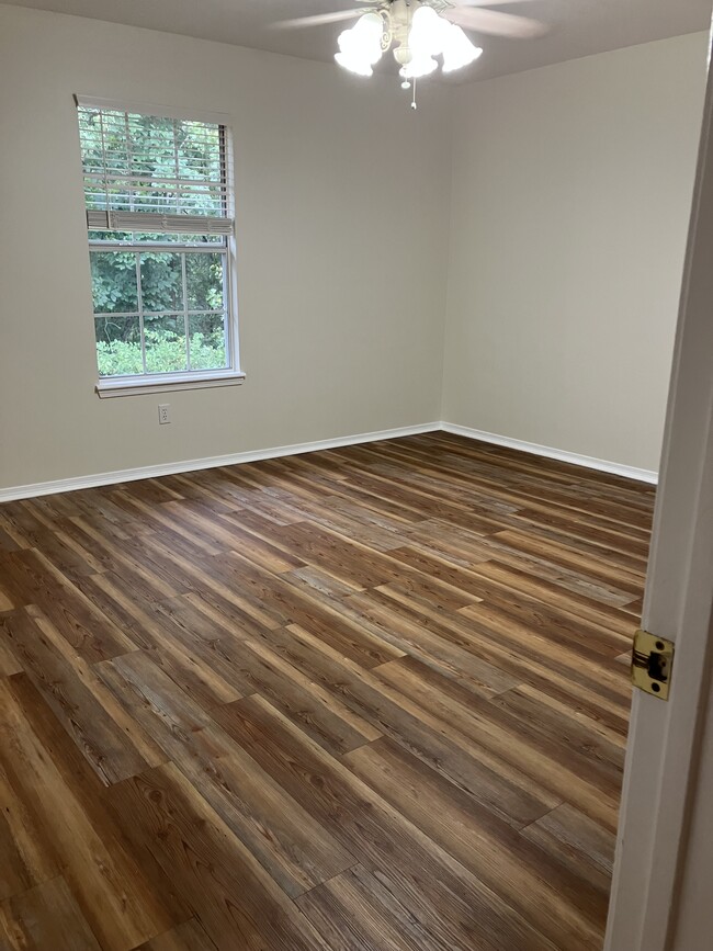 Building Photo - 8629 Golf Creek Dr