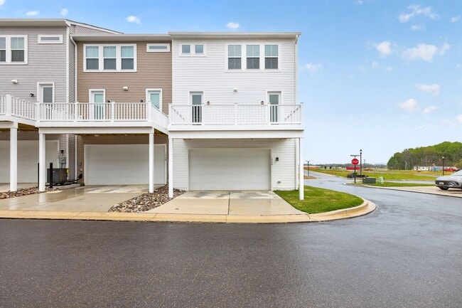 Building Photo - 1726 Blacksmith Wy