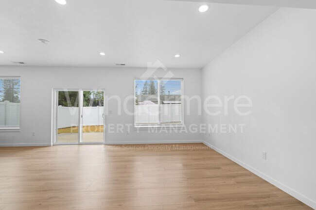 Building Photo - 12805 N Jaydee Ln