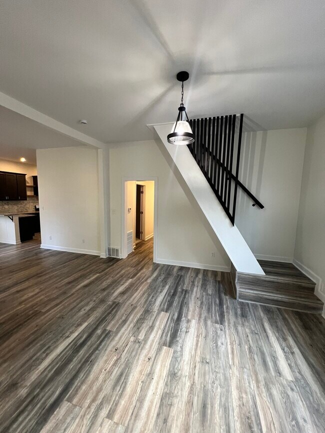 Building Photo - Newly Renovated Rental Home