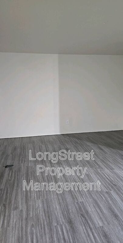 Building Photo - 615 SE Chicago St