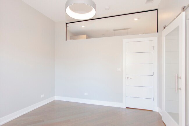 Building Photo - 1436 W Blackhawk St