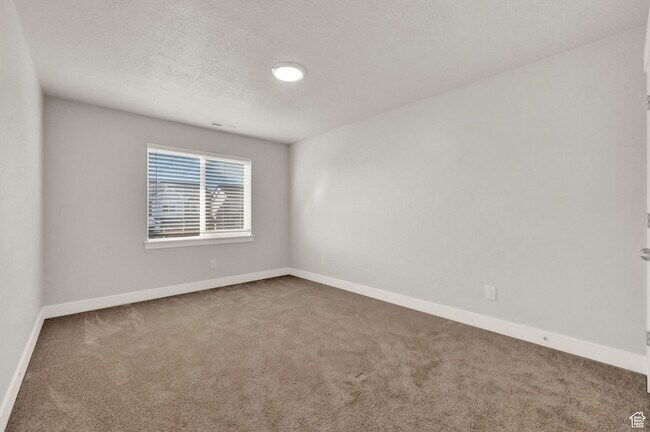 Building Photo - 106 N Midland Dr