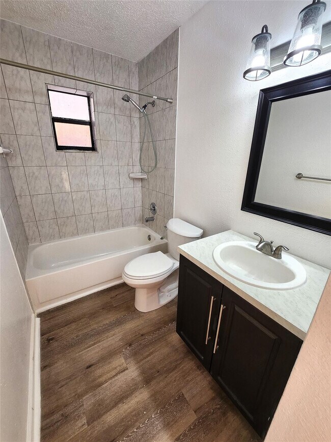 Building Photo - 513 S Ocean Dr