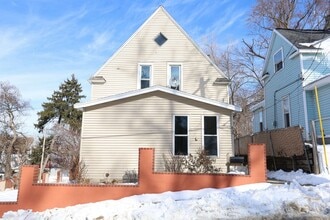 Building Photo - 639 Curve St SW