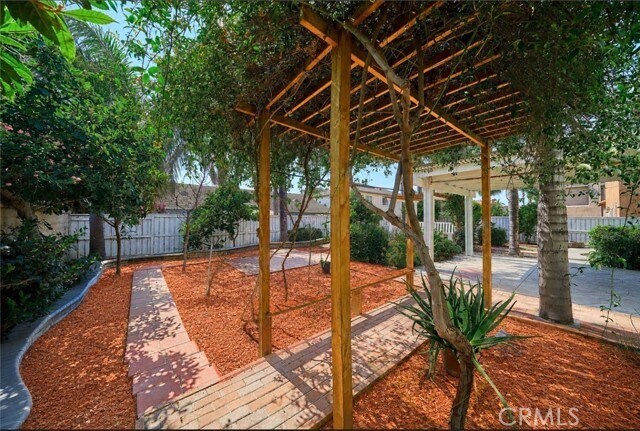 Building Photo - 6377 Peach Ave