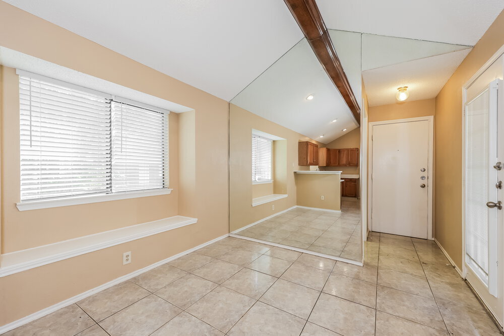 Building Photo - 544 De Soto Dr