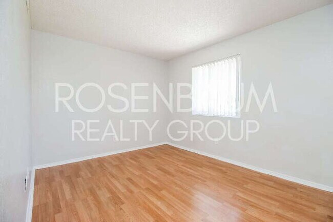 Building Photo - 1050 W University Dr