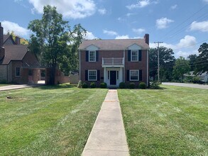 Building Photo - 918 W Stewart/404 W Blvd S