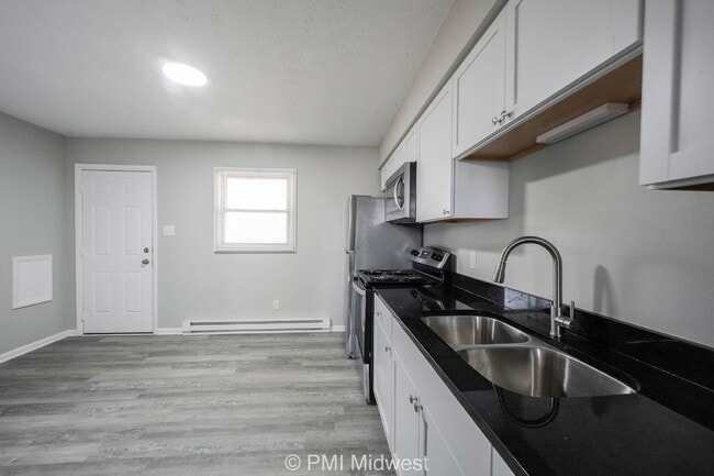 Building Photo - "Charming 2-Bedroom Apartment in Fountaintown – Cozy Living at 570 W U.S. 52!"