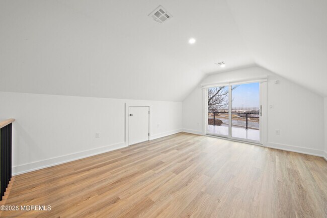 Building Photo - 427 Hoyt St