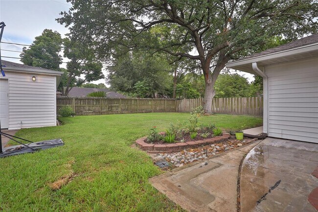 Building Photo - 5822 Cheena Dr