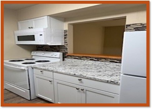 Building Photo - 1002 E Main St