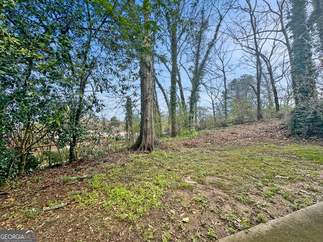 Building Photo - 440 Dartmouth Dr SW