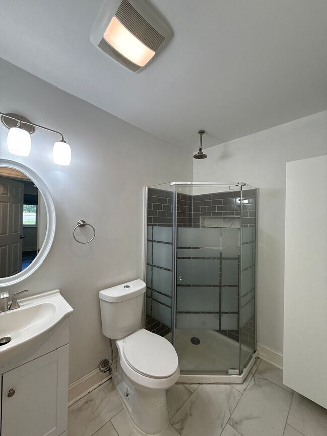 Building Photo - Updated Ranch Home with Luxury features!