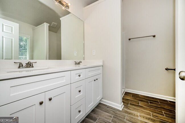 Building Photo - 40 Berkshire Run