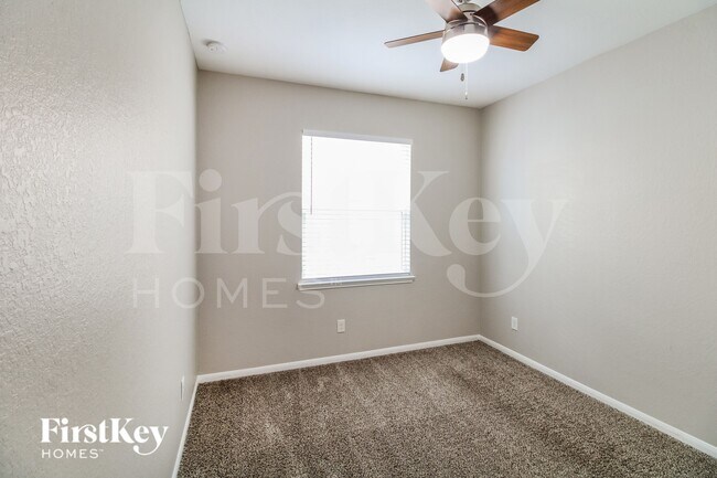 Building Photo - 4810 Bay Vista Dr