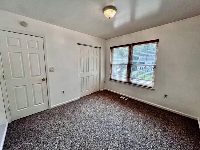 Building Photo - Gorgeous 4 Bedroom 2.5 Bath home in the he...