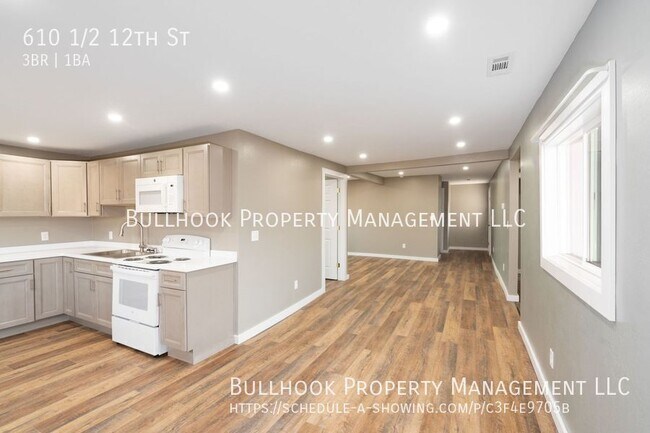 Building Photo - 610 1/2 12th St-