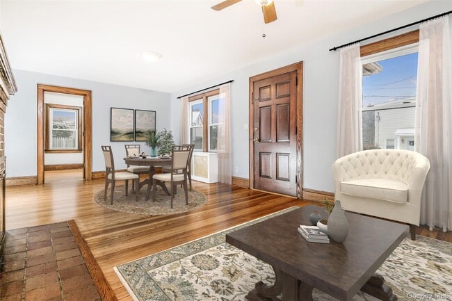 Building Photo - 721 River St