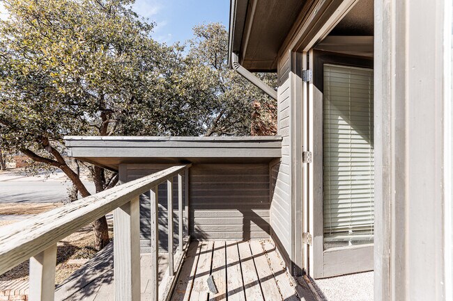 Building Photo - 9603 Orlando Ave