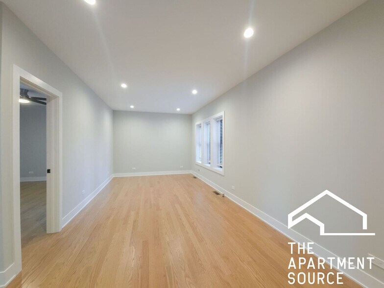 Building Photo - 4847 N Wolcott Ave