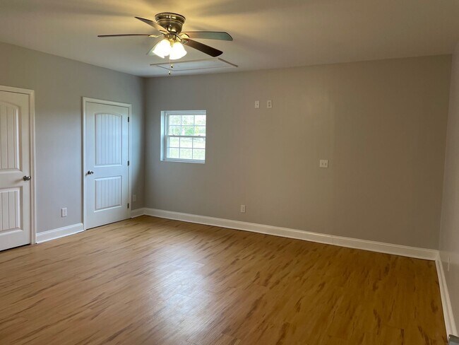 Building Photo - 3 BED, 3 FULL BATH HOME LOCATED IN DENTON!