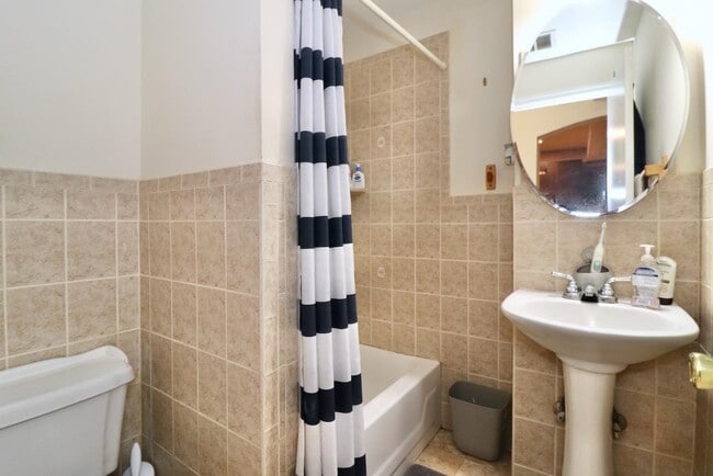 Building Photo - 311 5th St