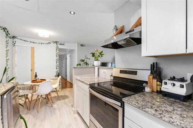 Building Photo - 4400 S Quebec St