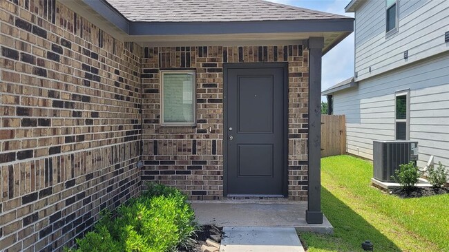 Building Photo - 526 Dalloway St