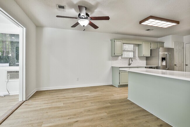 Building Photo - 204 Ruskin Rd