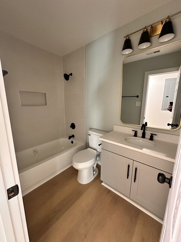 Building Photo - 6037 Dahlgren Ave