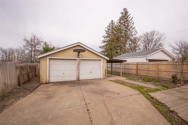 Building Photo - 12010 Longmead Ave