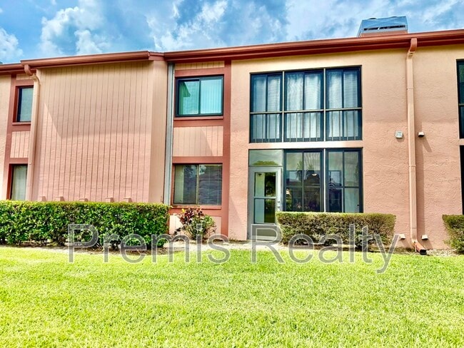 Building Photo - 141 Lakeside Dr