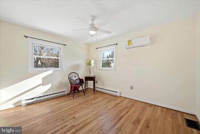 Building Photo - 311 S Buckmarsh St