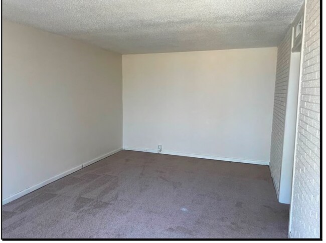 Building Photo - Spacious, affordable two bedroom townhouse just minutes from shopping and dining in Gastonia!