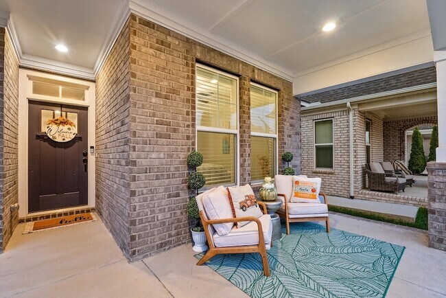 Building Photo - 250 Tanglewood Ln