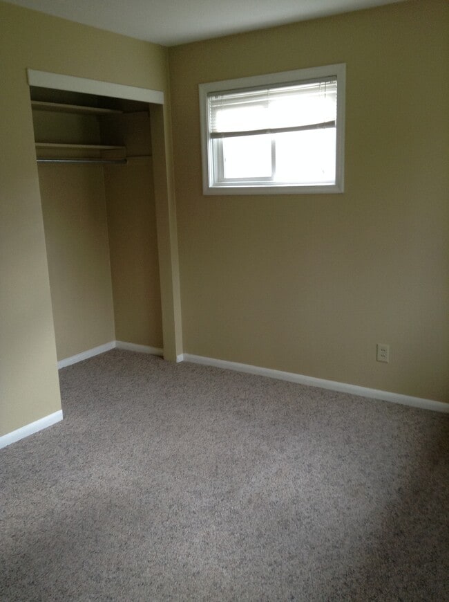 Building Photo - 1229 W Arrowhead Rd