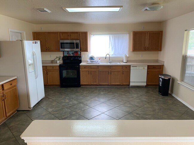 Building Photo - *COMING SOON* 4 Bed | 2.5 Bath | Loft | 2-Car Garage | Covered Patio!