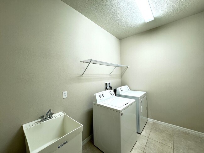 Building Photo - Single family house in Lake Nona! Gate community & A rated school within 2 mins and lots of ameni...